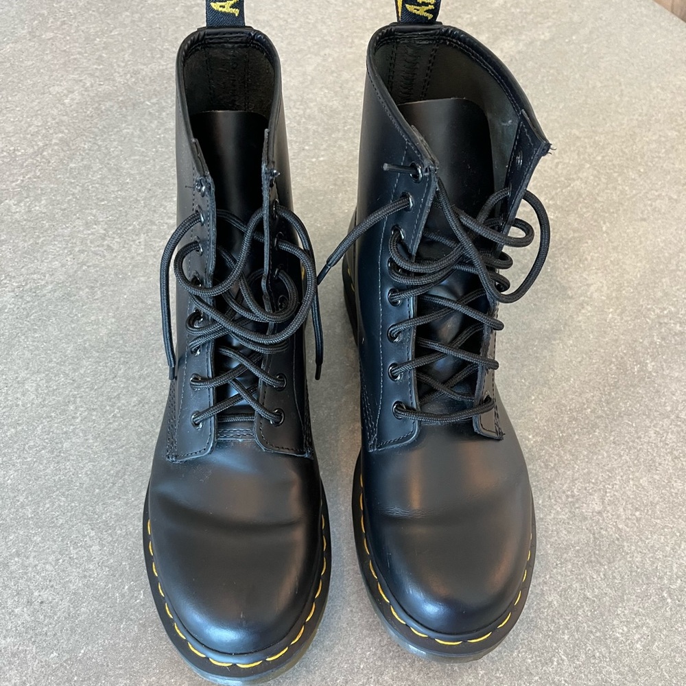 Dr. Martens 1460 8 eyelet Women’s Boots-Black Leather Size US 10- LIKE NEW